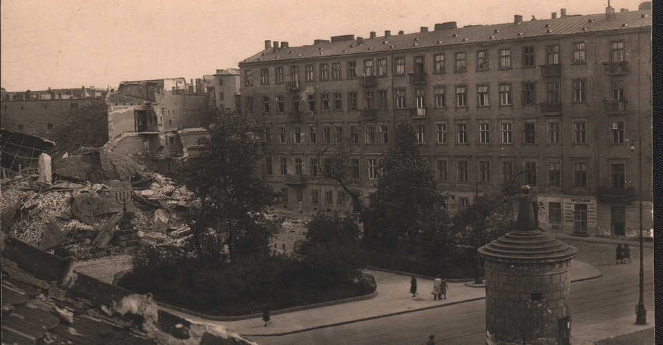 _en_wide_7._Ruiny_Wielkiej_Synagogi_po_16.05.1943r_001.jpg