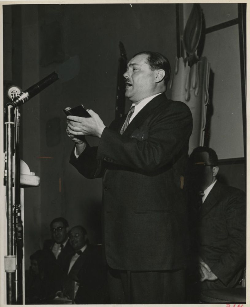 Warsaw_Cantor_Moshe_Koussevitzky_at_the_Warsaw_Ghetto_10th_Anniversary_Memorial_Meeting_in_New_York_City.jpg