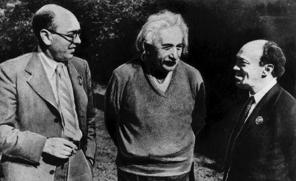 _en_Itzik_Feffer__Albert_Einstein_and_Solomon_Mikhoels_1943_wiki.jpg