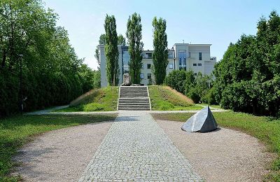 1280px-Mila_18_Memorial_in_Warsaw.jpg