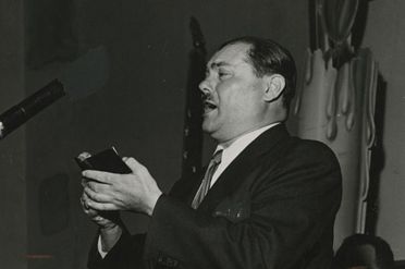 wide_Warsaw_Cantor_Moshe_Koussevitzky_at_the_Warsaw_Ghetto_10th_Anniversary_Memorial_Meeting_in_New_York_City.jpg