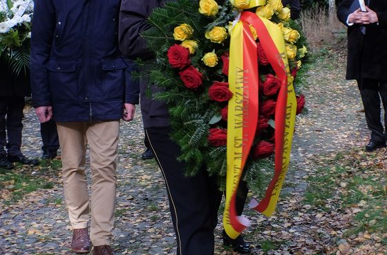 Uroczystość odsłonięcia tablicy ku czci ofiar wydarzeń w Babim Jarze (fot. Hleb Burnashev, ŻIH) (14).jpg