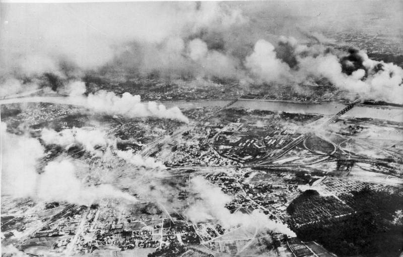 Bundesarchiv_Bild_141-0763,_Warschau,_Brände.jpg [70.16 KB]