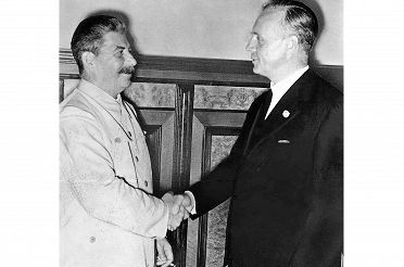 ribbentrop_stalin_bundesarchiv_fb_2.jpg