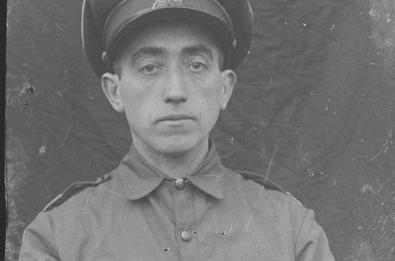 Portret młodego mężczyzny. Żołnierz żydowskiej organizacji paramilitarnej (informacja MWP).