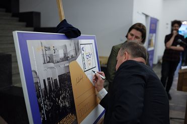 Premiera kartki pocztowej z Januszem Korczakiem, fot. Grzegorz Kwolek (ŻIH) (11).jpg
