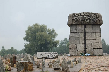 Treblinka_konferencja.png